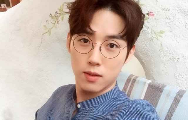 白成铉亲自宣布当爸爸了 老婆生了男孩女孩