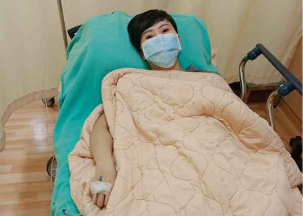 詹雅雯暴瘦10kg头发快掉光了 左脑萎缩4症状