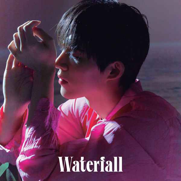 BI出道七年来的首张个人正规专辑《WATERFALL》发行