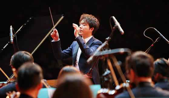 “云指肖邦”南昌站座无虚席 李云迪奏响城市最强音