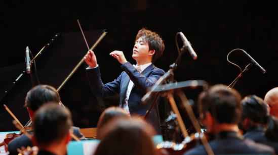 “云指肖邦”南昌站座无虚席 李云迪奏响城市最强音