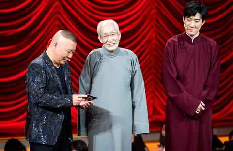 常远“成长史”征战《喜剧人》总决赛 爷孙同台感恩观众