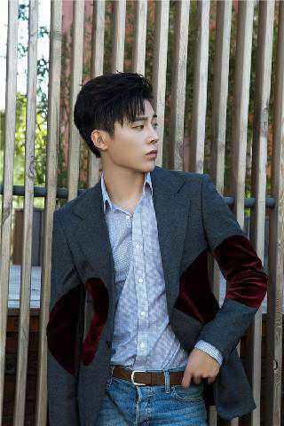 高嘉朗翻唱经典歌曲《女孩》 纯真情怀传递宠爱治愈