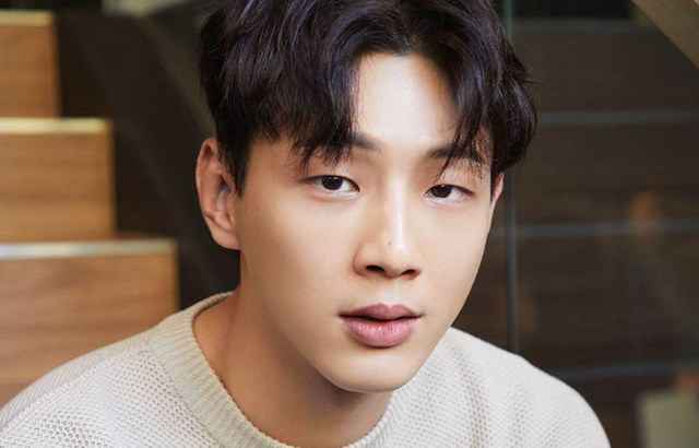 KEYEAST宣布与陷入校园暴力争议的金志洙终止合约