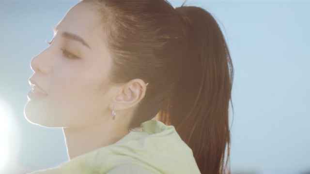 江静新歌《未来》邀张震岳打造 为MV学舞进步神速