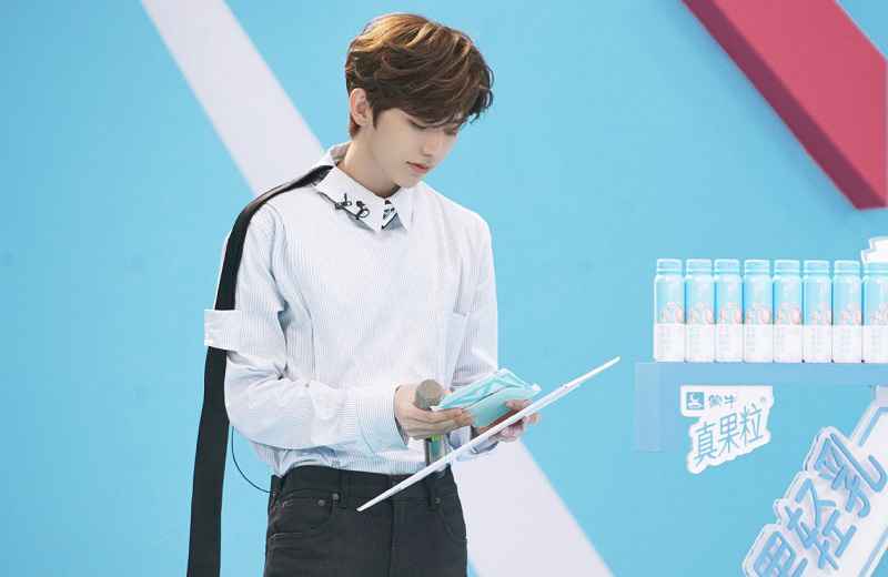 朱正廷担任《青春有你2》导师,观众质疑节目组的真实意图