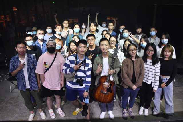 音乐唱作人郑兴北京谈唱会?用音乐诠释生命历程中的《眼泪博物馆》