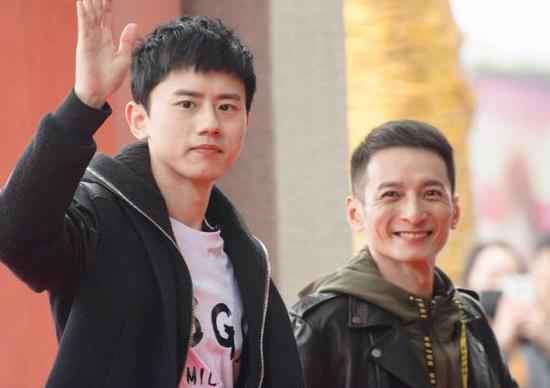 维嘉终于笑了！现身《歌手》喜笑颜开心情大好