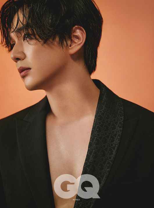 俞承豪《GQ》画报秀肌肉 曾不长肉而感到自卑