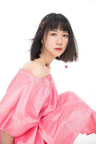 谢春花新专主打《失重感》今日上线 用音乐解构生活破除孤单