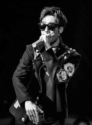 常远《喜剧人》大唱RAP变巨星 现场连线爷爷常宝华获指教