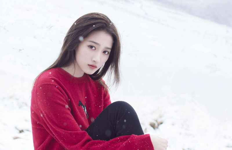 关晓彤在节目中带猪耳朵耳麦，李晨震惊：耳朵比脸都大