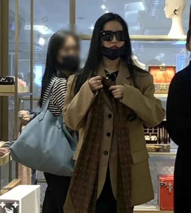 34岁刘亦菲近照曝光 零修图真实颜值太惊人