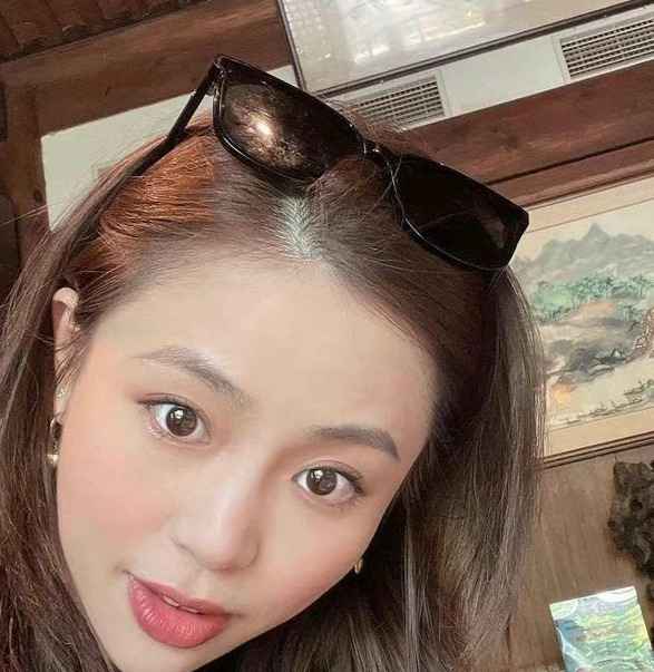 James携女友同游环球影城 女方或为angelababy闺蜜