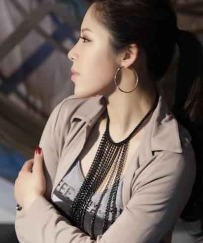 胡艾莲新歌《爱莲说》首发 获好评