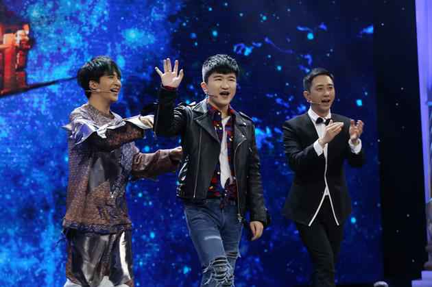 大张伟被怼跪地求饶 调侃身高回呛张大大