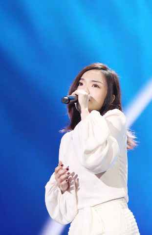 徐佳莹再摘最佳女歌手桂冠 新编组曲获赞不负歌后之名