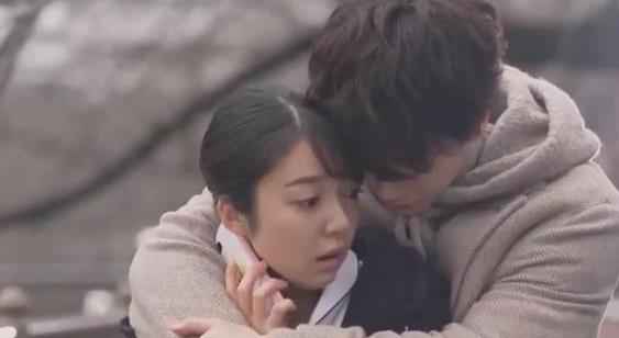 佐藤健致敬“千秋王子”背后抱女友 收视创新高