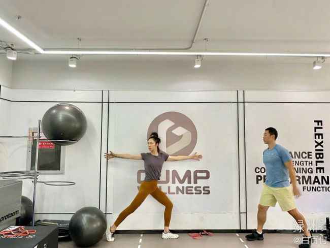 白百何大方晒体重!自曝122斤 素颜健身大秀身材