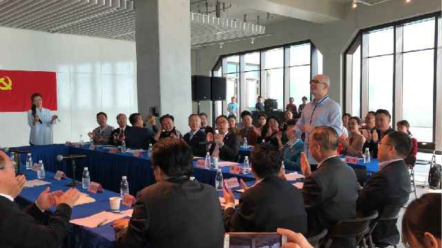 平安五一“心连心”节目珠海会场录制 与黄圣依共唱《乘风破浪》