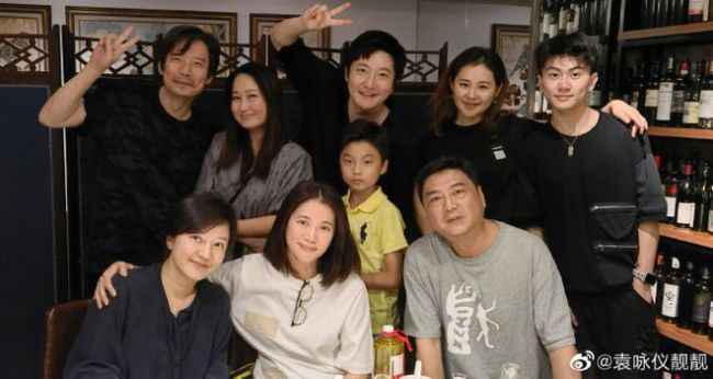 袁咏仪晒《龙门镖局》主演合照 网友:妥妥爷青回