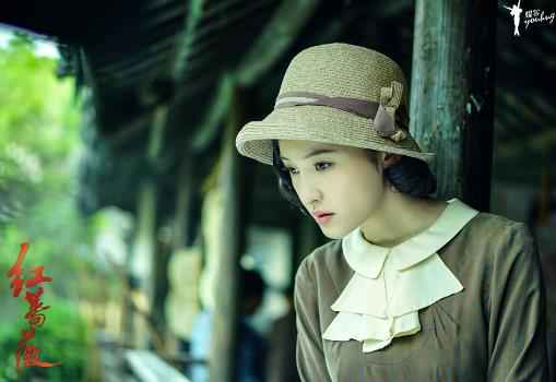 《红蔷薇》杨子姗职场小白升级打怪 “模范男友”陈晓撩人不手软