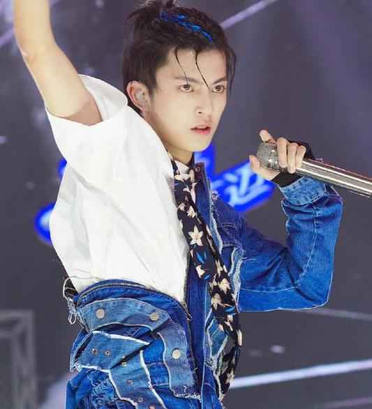 《少年之名》陈俊豪苦练舞蹈获张艺兴点赞