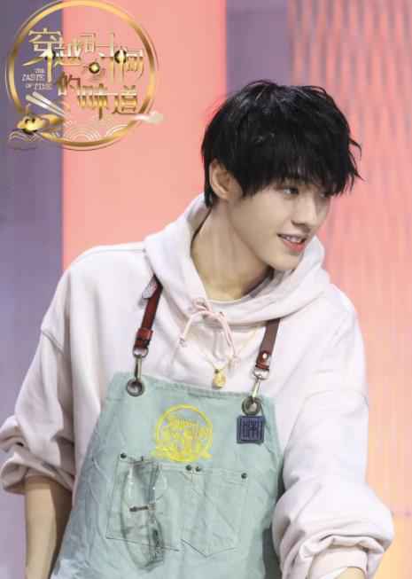 《穿越时间的味道》寻味家族被剔骨难倒,刘一帆传授何泓姗鸡翅“整形法”