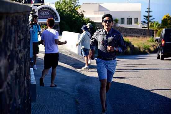 陆毅《花男》再秀逆天长腿 妻女甜腻表白戳泪