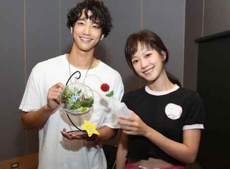 黄子佼为女友孟耿如谱新歌 歌词揭晓甜死人！