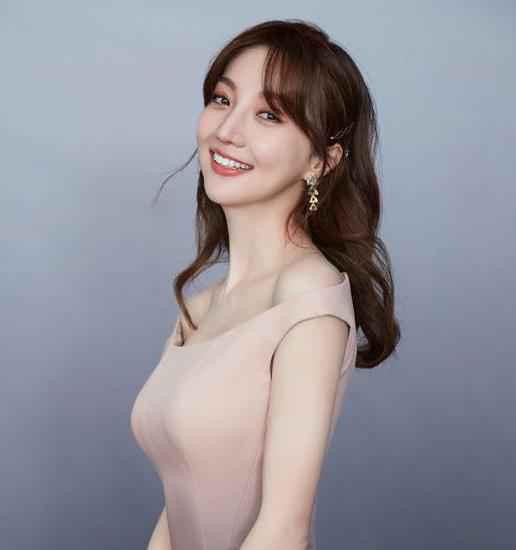 郑雅文《亲爱的客栈》解锁新技能 出席电影周为公益发声