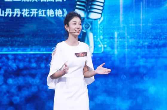 突破自我！《主持人大赛》10名选手以新声诠释经典