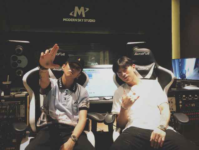 满舒克携手Tizzy T发布全新合作曲《RELAX》表达轻松豁达音乐态度