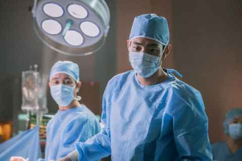 《浪漫医生金师傅2》公开韩石圭、李圣经、安孝燮剧照!