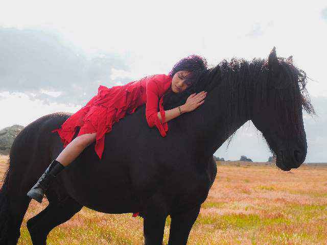 杨千嬅赴新西兰拍摄巡演宣传片 历经艰辛险阻传递美丽人生