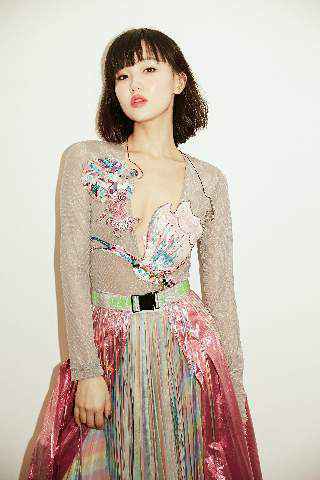 黄龄周深演唱会一票难求 预售票悉数售罄