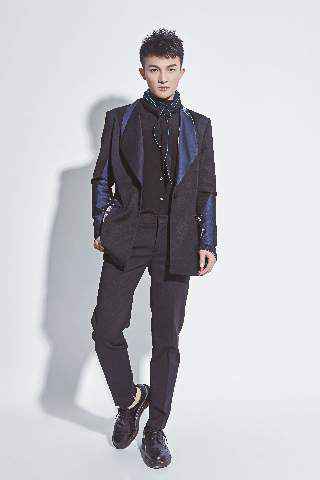 黄龄周深演唱会一票难求 预售票悉数售罄