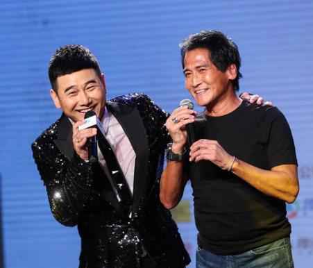 侯旭发新专辑《逃》与齐秦合唱感动全场