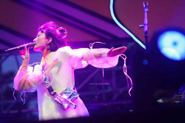 阿肆发布新单曲《仰世而来》:做自己披星戴月的英雄