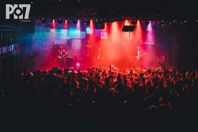 马赛克乐队“劲歌热舞”巡演正篇完结，这支乐队在台上给自己“打了码”