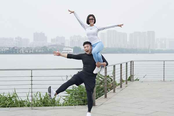 《哎呀好身材2》今日开播 王岳伦早起给李湘做烤肉