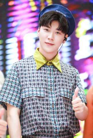 王博文EP《食光机》广州签售 3小时不间断场面火爆