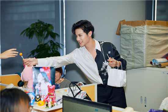 电视剧《鹤唳华亭》郑业成饰顾逢恩离别场面催泪