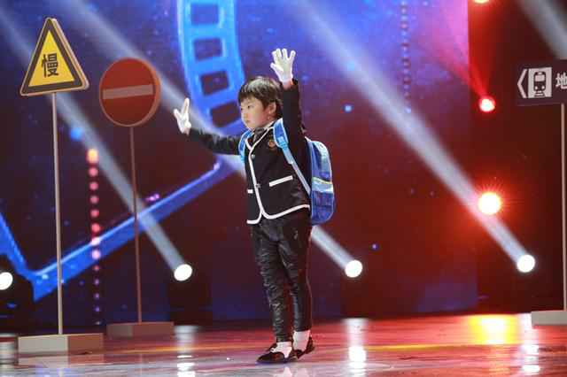 小赢荡亮相《花漾梦工厂》 张国立郭德纲争认子