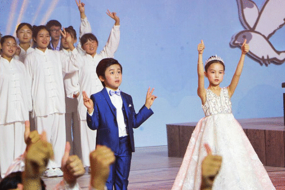 2019世界休闲体育大会年龄最小的推广大使,中国魔指精灵开幕式大放异彩