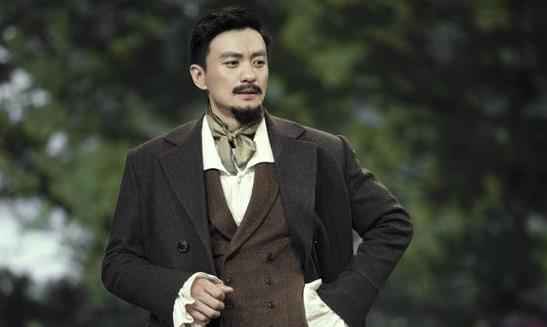 周一围英伦造型亮相《一本好书》第二季 话剧腔太苏圈粉无数