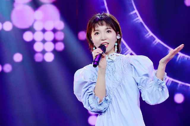 小潘潘出席央视全球中文音乐榜上榜带来金曲串烧