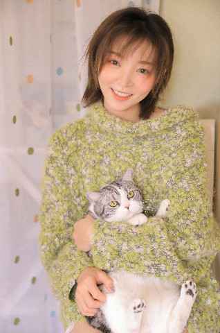 小潘潘出席央视全球中文音乐榜上榜带来金曲串烧