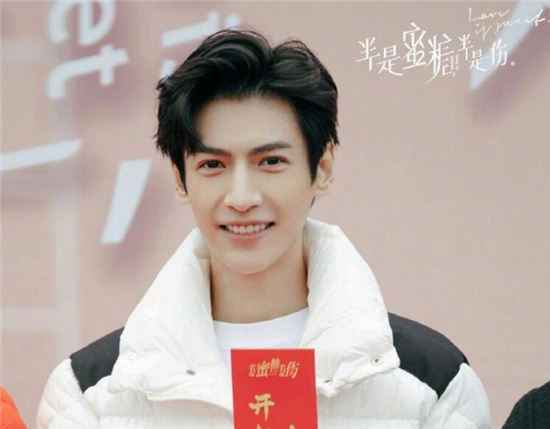 罗云熙《半是蜜糖半是伤》女主角是谁？什么时候播出？