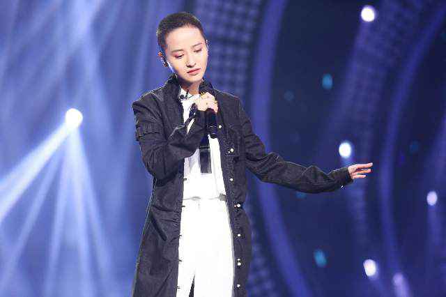 蒋一侨新歌《单人华尔兹》上线，磁性歌声述情感